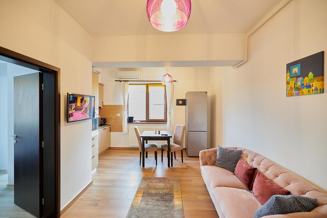 Cozy 3 Bedroom In Centre Of Mall Apartment