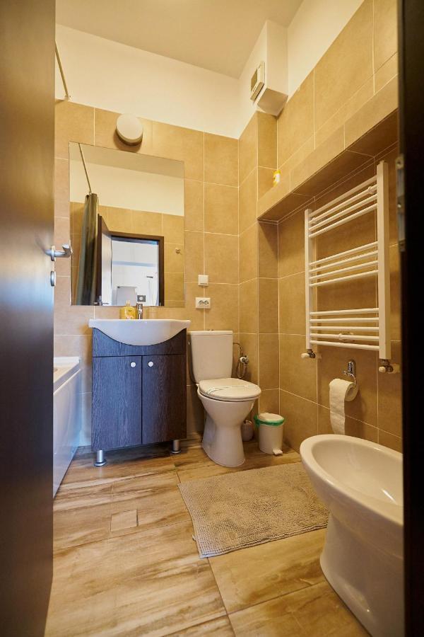 Apartment Cozy 3 Bedroom In Centre Of Mall *