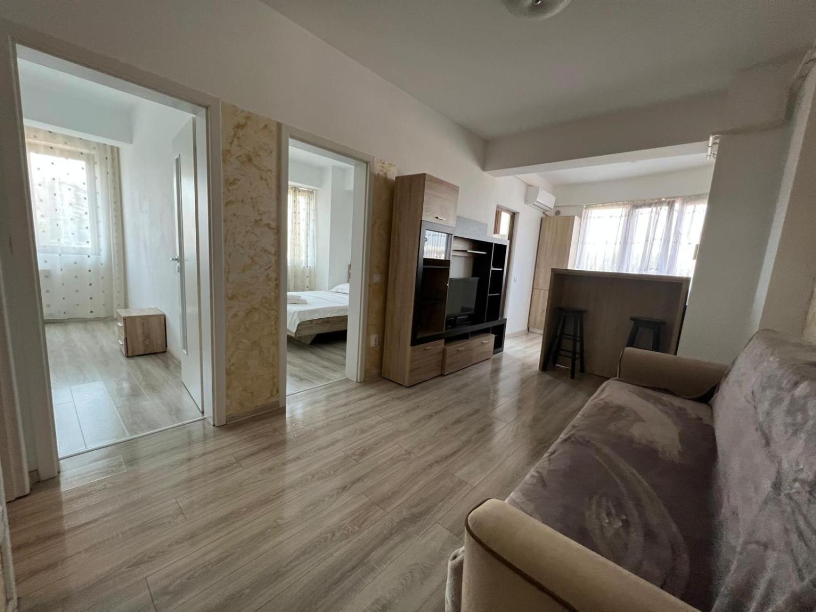 Cozy 3 Bedroom In Centre Of Mall Apartment