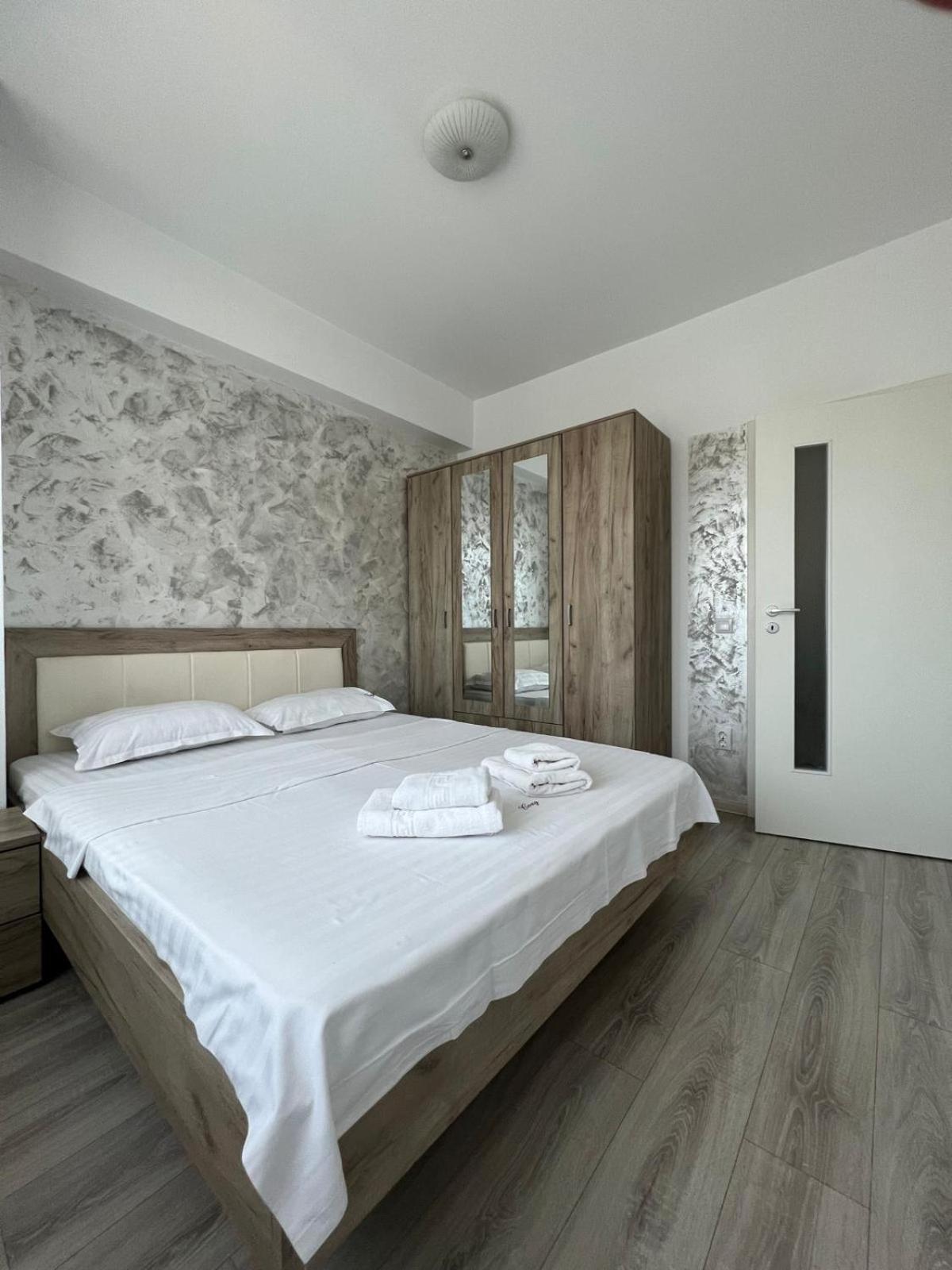 Apartment Cozy 3 Bedroom In Centre Of Mall Iasi