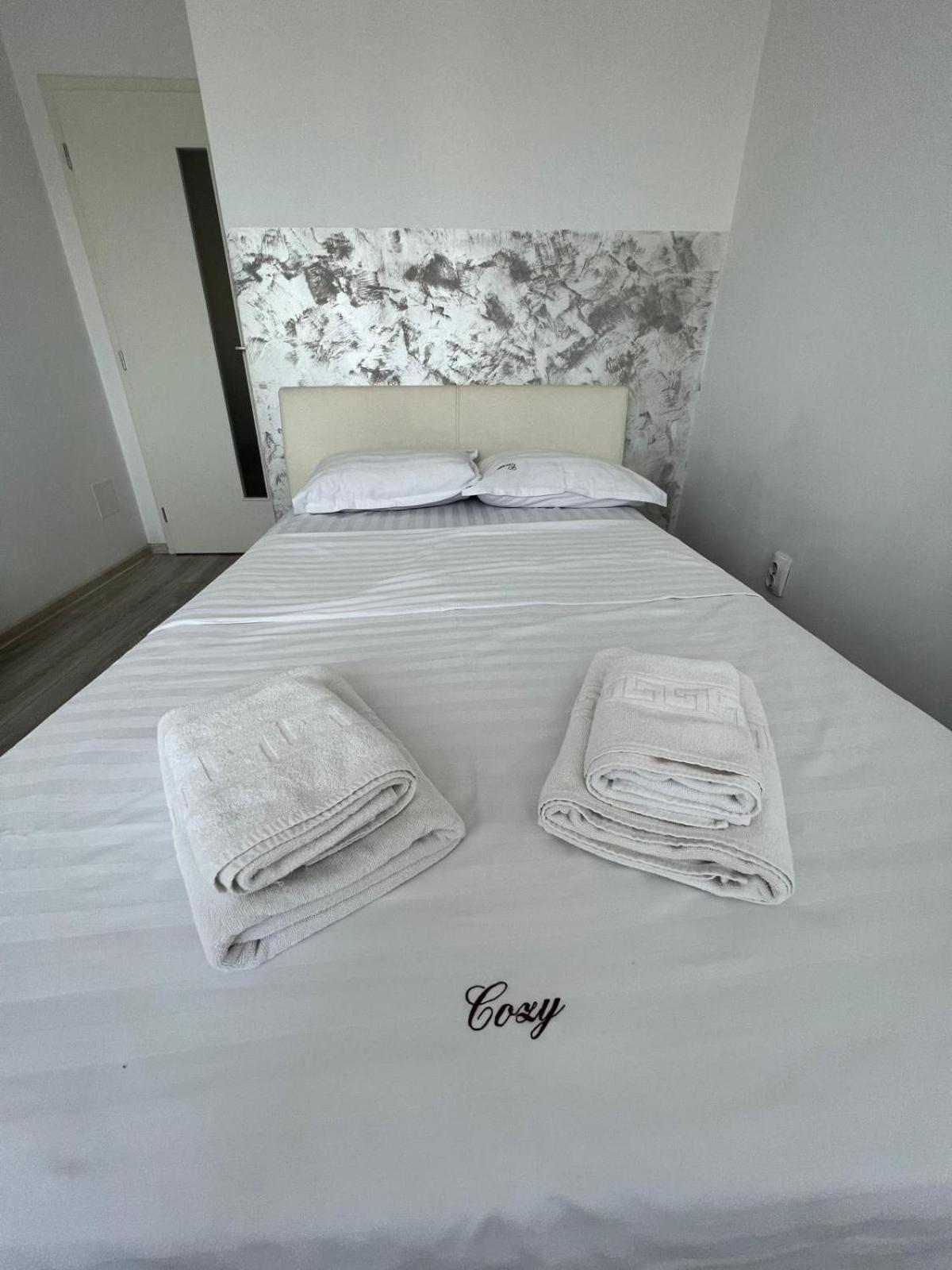 Cozy 3 Bedroom In Centre Of Mall * Iasi